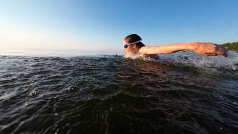 swimmer-girl-swims-butterfly-swimming-style-in-the-2025-04-28-21-38-32-utc-aspect-ratio-700-525